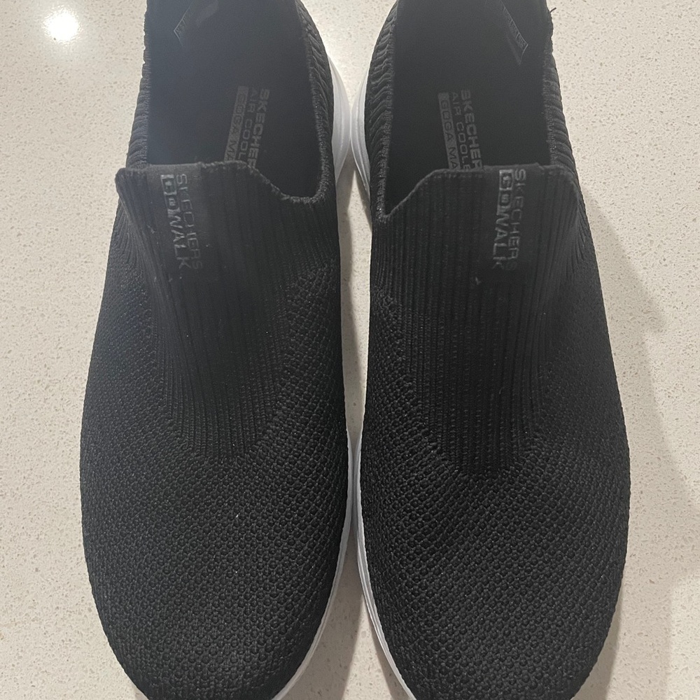 Women’s tennis shoes
